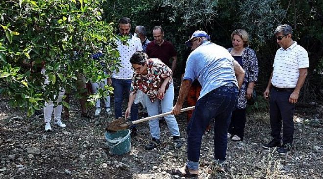 Antalya Büyükşehir çiftçinin toprağını analiz ediyor